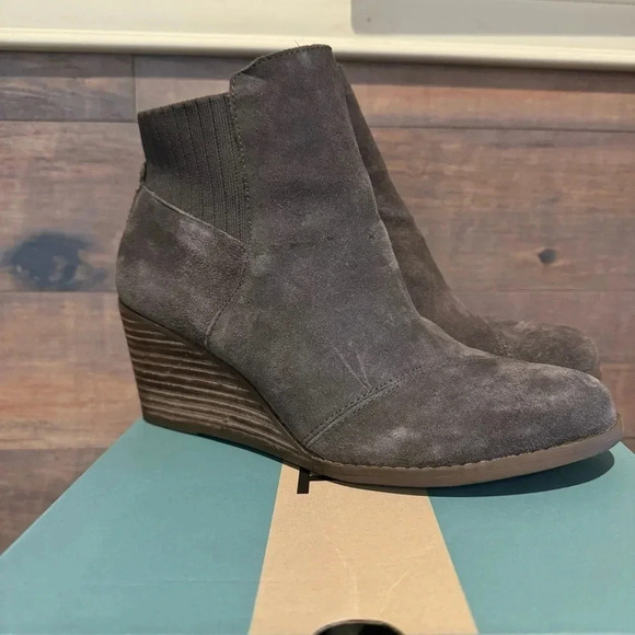 Grey NEW in box Sadie TOMS size 8 heeled suede boots - Picture 9 of 9